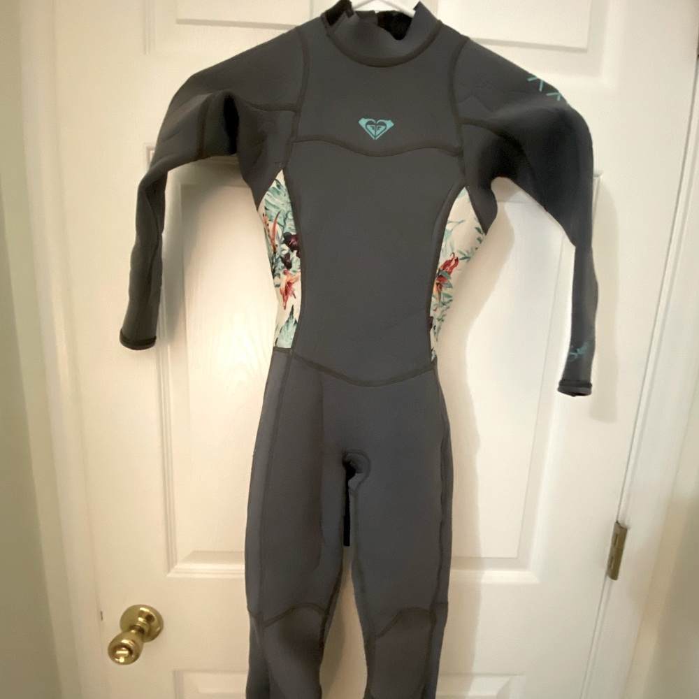 Girls Roxy wetsuit